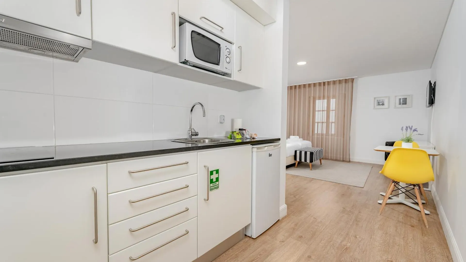 Studios Funchal 푼샬